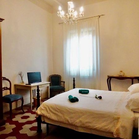 Suite Apartament モンテヴァルキ エクステリア 写真